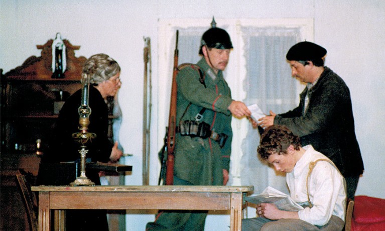 Adolf ? Connais pas !! – 1989